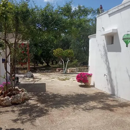 I Trulli E Lamie Di Nonno Angelo * Остуни